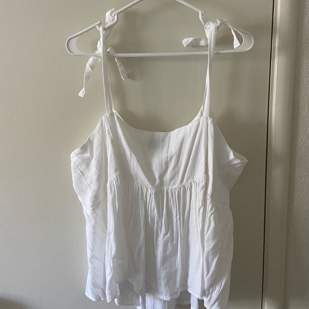 Old navy white tank top, size XL